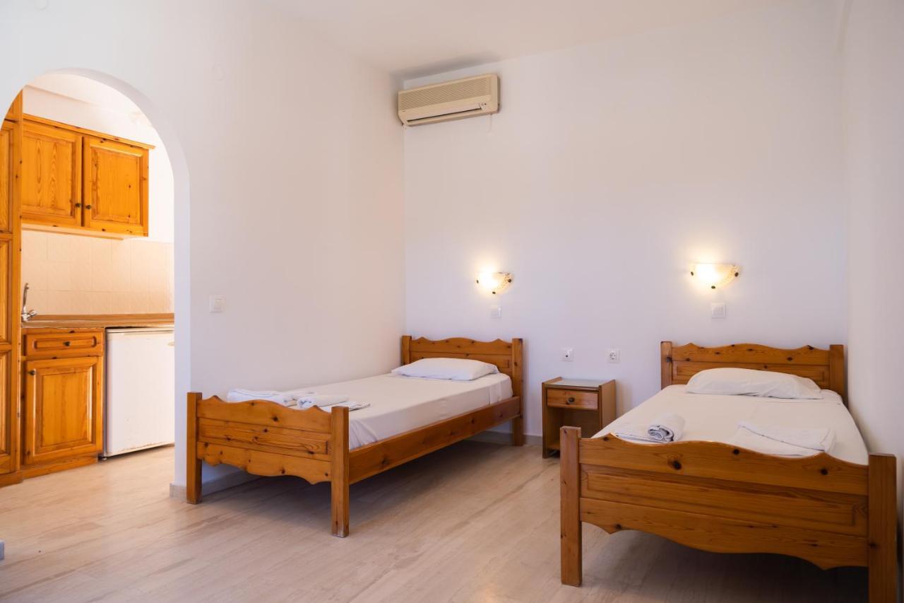 Athineos Apartment'S Дассия Экстерьер фото