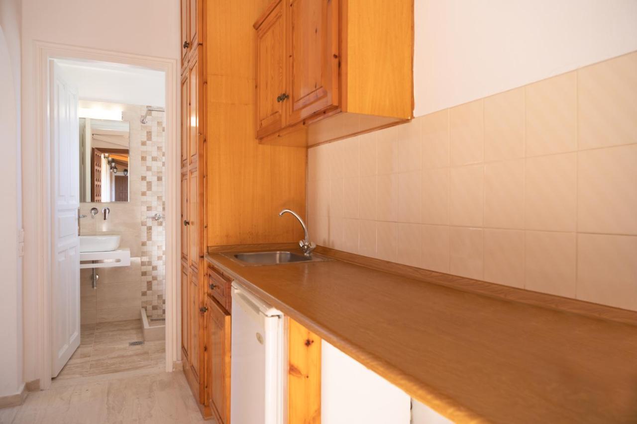 Athineos Apartment'S Дассия Экстерьер фото